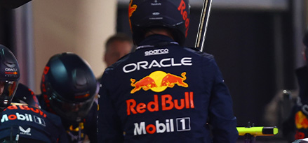 Oracle Red Bull Racing-Wagen in der Boxengasse